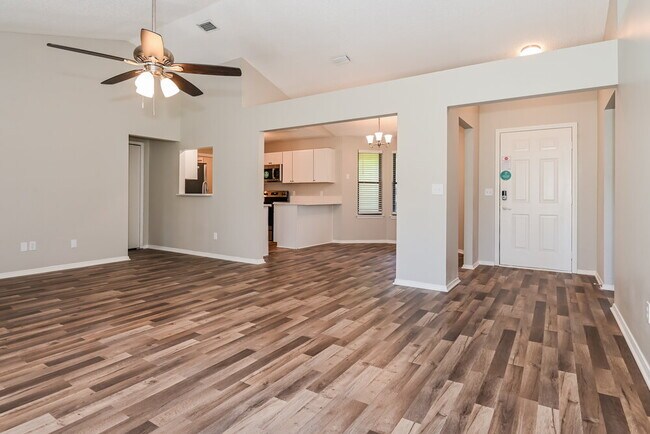 Foto del edificio - 1290 Bee St N