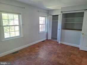 Building Photo - 755 Azalea Dr