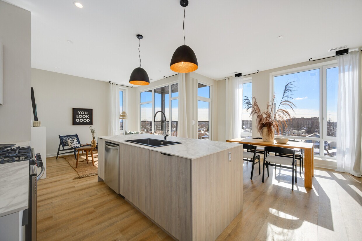 Foto principal - 6340 W Belmont Ave