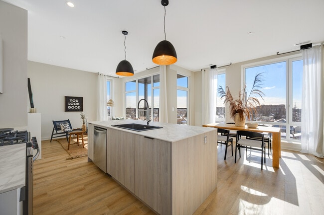 Foto del edificio - 6340 W Belmont Ave