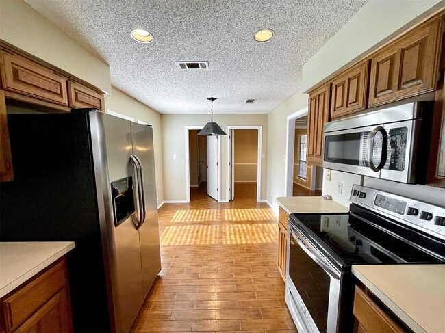 Building Photo - 4916 Timberview Dr