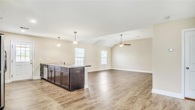 Foto del edificio - Reserve Now!