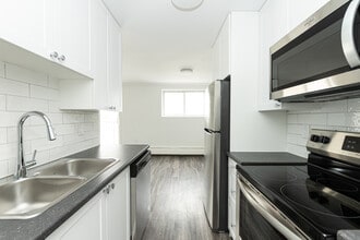 Building Photo - 543 Mornington Avenue & 135 Connaught Avenue