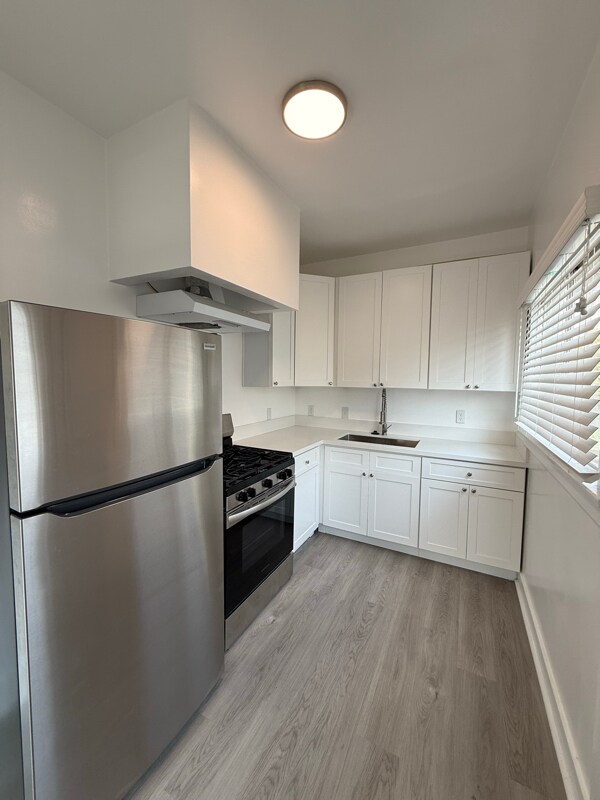 Building Photo - 240 S Reeves Dr