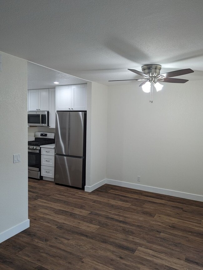 Building Photo - Fully Upgraded 3 Bed/2 Bath Condo - Poway