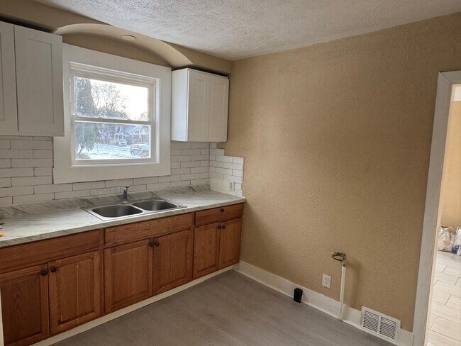 Foto del edificio - 9400 Lakepointe St