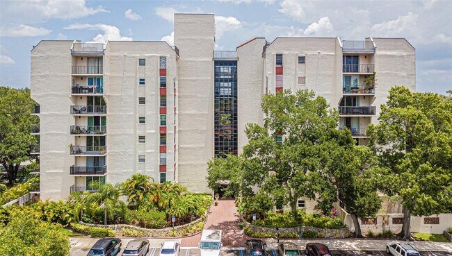 Building Photo - 2699 Seville Blvd