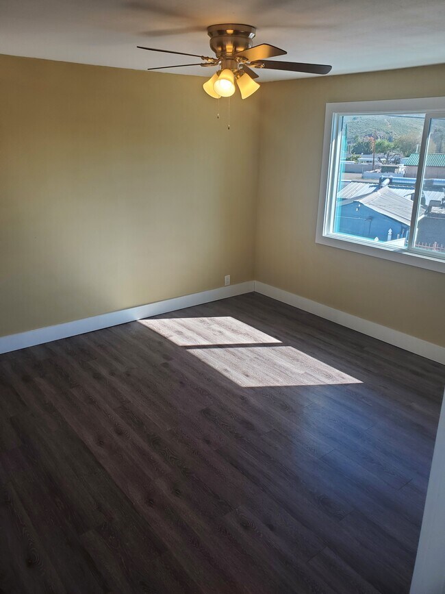 Oficina - 21779 Temescal Canyon Rd