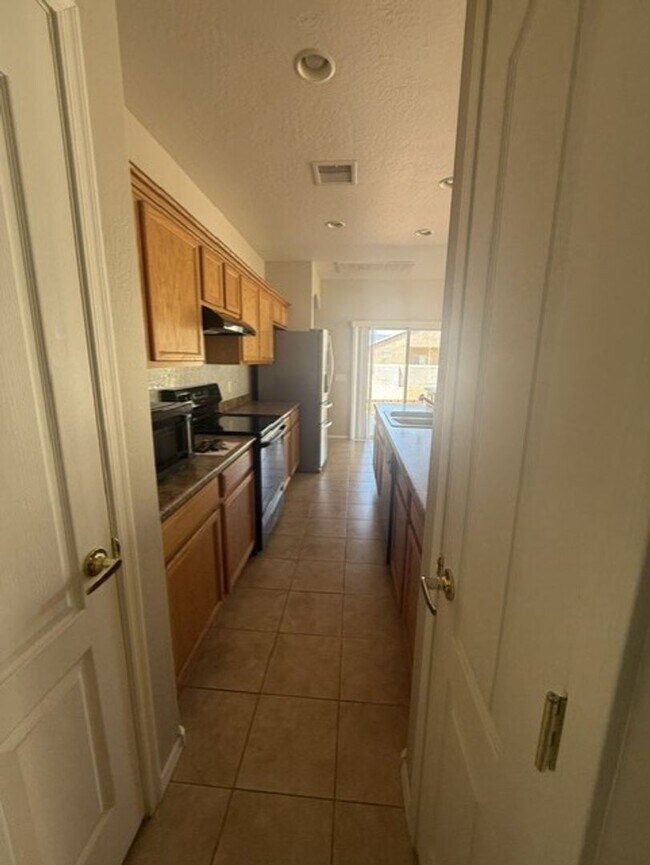 Building Photo - 2 bedroom 2 bath home in Amante at Verde Santa Fe - contact Property Pros