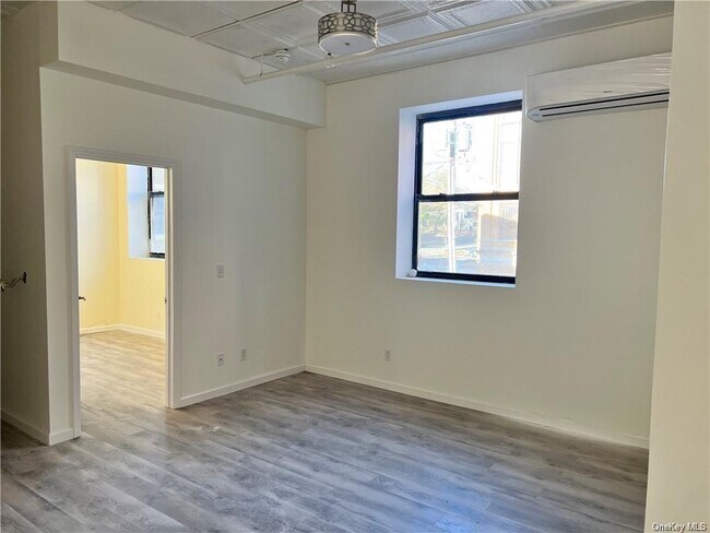 Building Photo - 102 North St