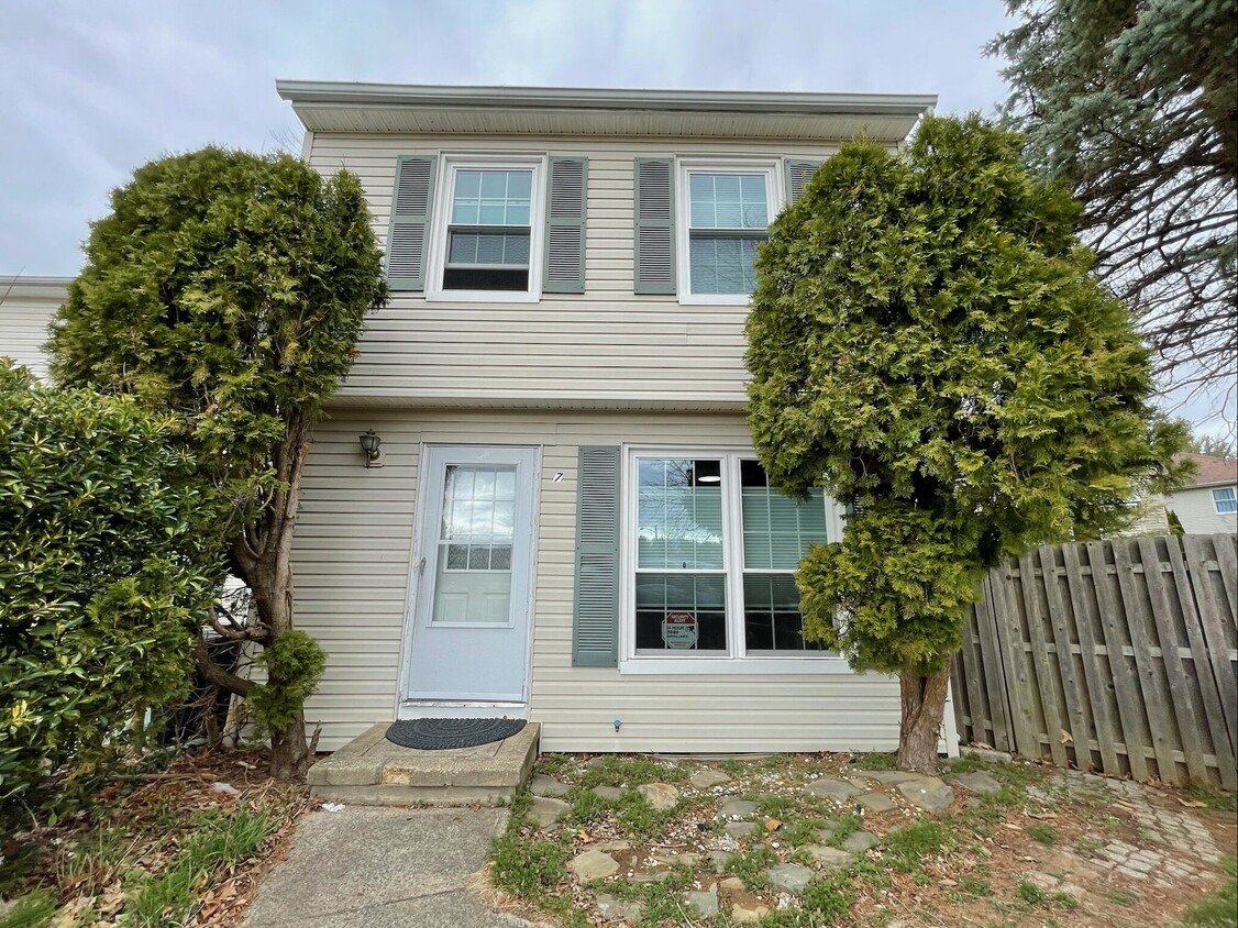 Primary Photo - 7 Dobbs Ct