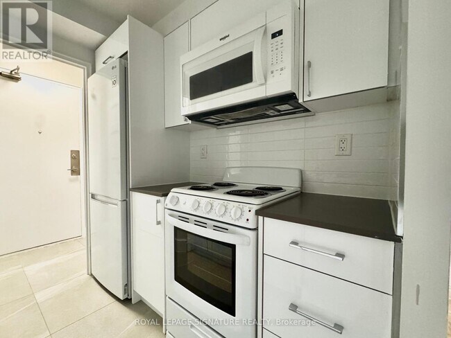 Building Photo - 55-455 Isabella St