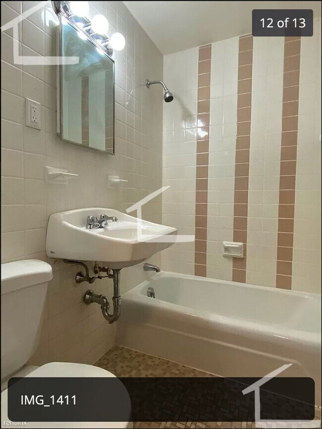 Foto del edificio - 172 N Beacon St