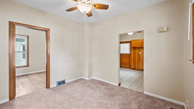 Comedor - 285 Parker Ave