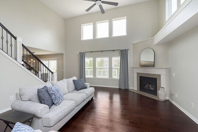 Foto del edificio - Beautiful updated home in West Carmel!