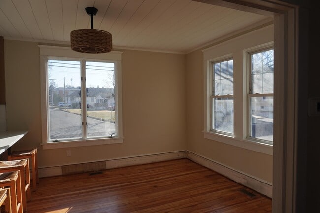 Building Photo - 202 Acorn Terrace