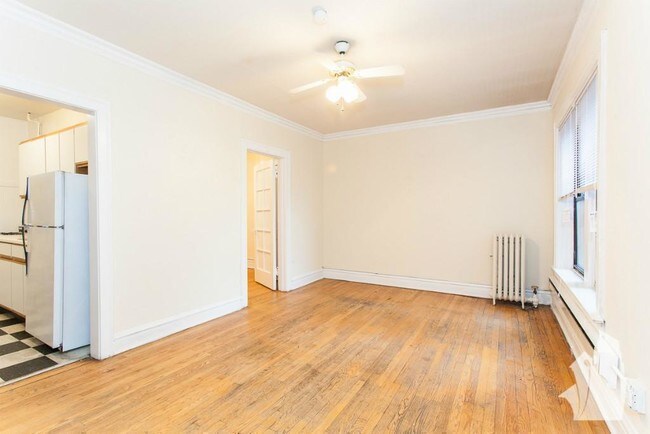 Building Photo - 701 W Brompton Ave