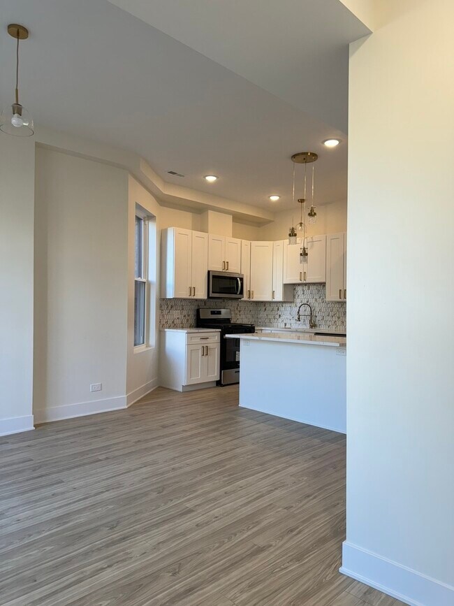 Foto del edificio - 3261 W Fulton Blvd