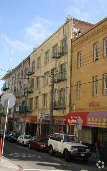 Building Photo - 112-120 Waverly Pl