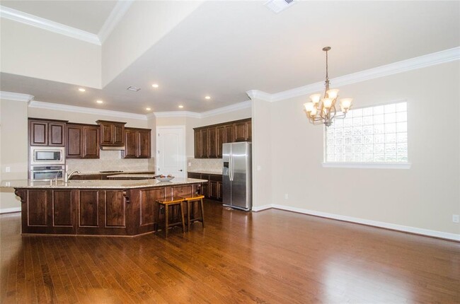 Foto del edificio - 5011 Wheaton Park Dr