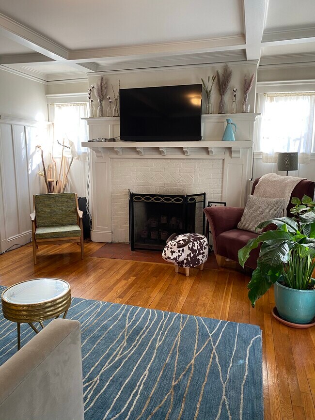 Building Photo - 32 Russell St