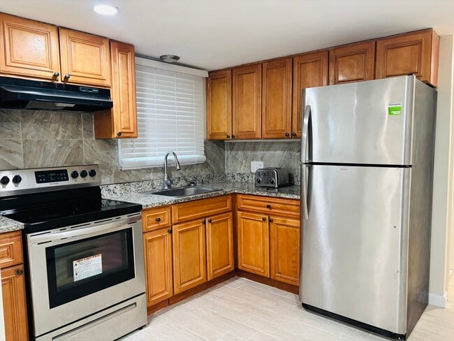 Building Photo - 55 Woodlawn Ave