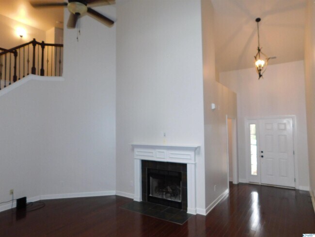 Foto del edificio - 1828 Rushing Wood Dr NW