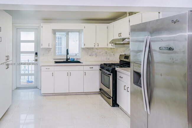 Foto del edificio - 5911 SW 6th St