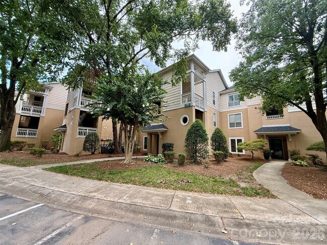 Foto del edificio - 18009 Kings Point Dr