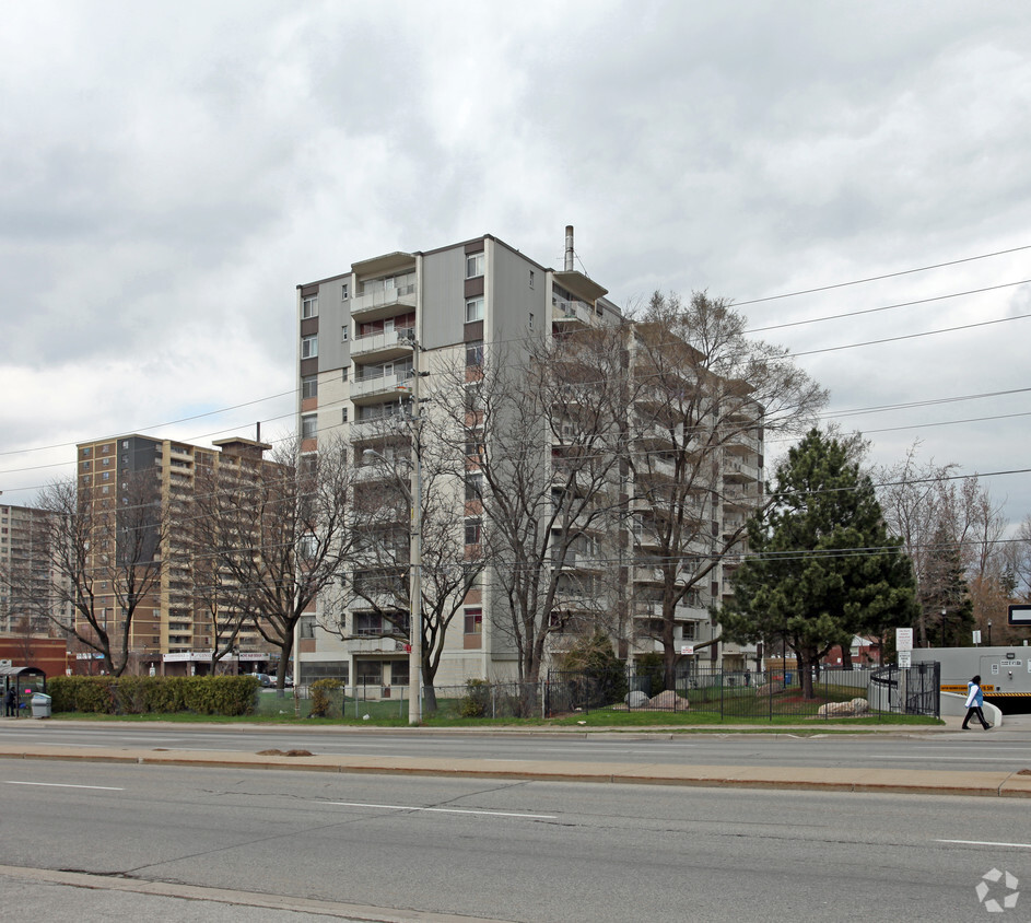 Building Photo - 5 Cedar Dr