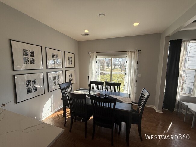 Foto del edificio - 610 Lakeridge Ct