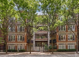 Building Photo - 1927 W Diversey Pkwy