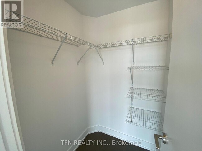 Building Photo - 20 Shore Breeze Dr