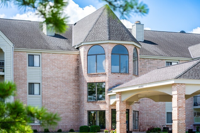 Building Photo - Hummingbird Cove Apartments