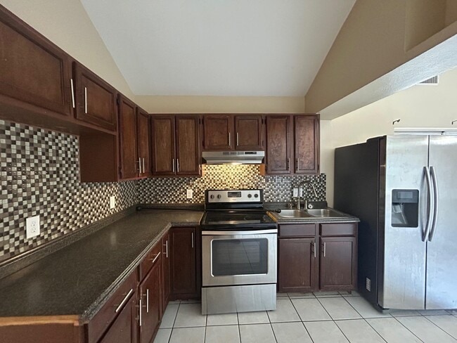 Building Photo - 8623 Oakridge Loop