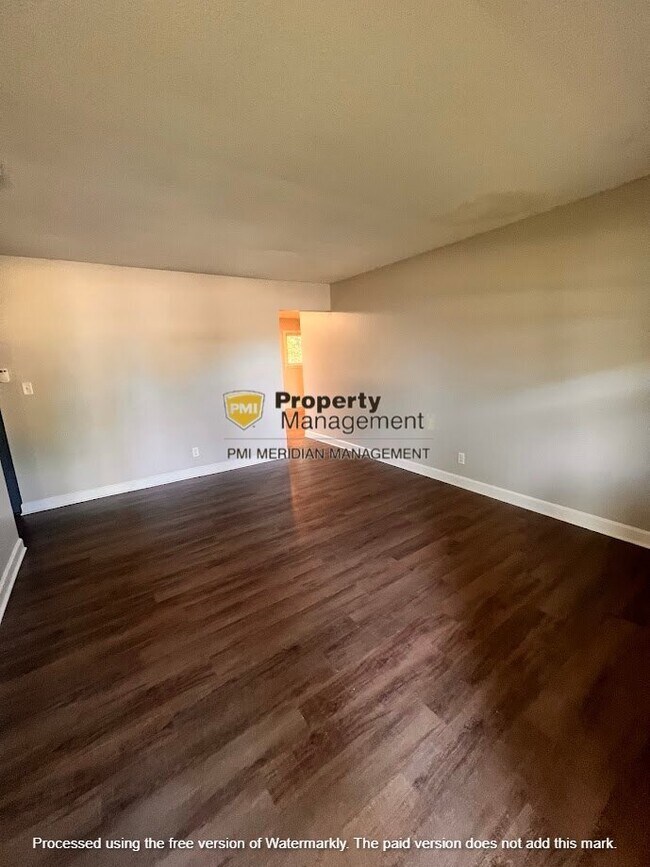Building Photo - 10135 Meadowlark Dr