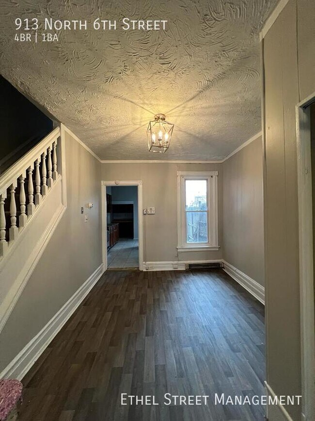 Building Photo - Spacious And Newly-Renovated Home