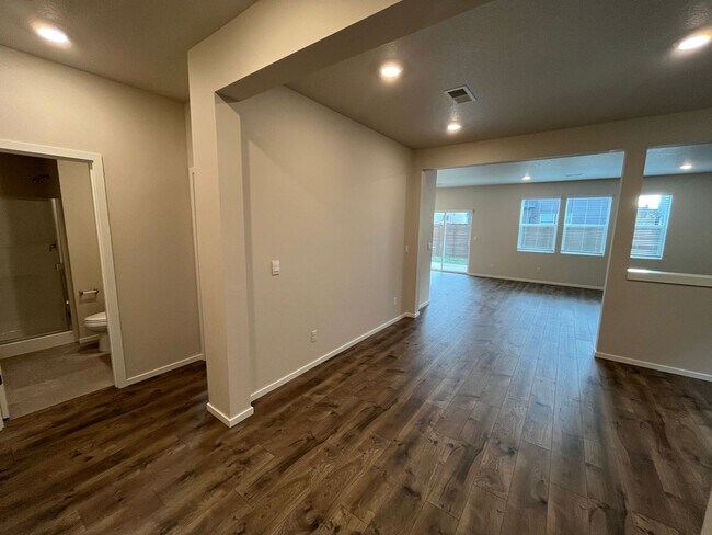 Foto del edificio - Brand New Construction Across from Park