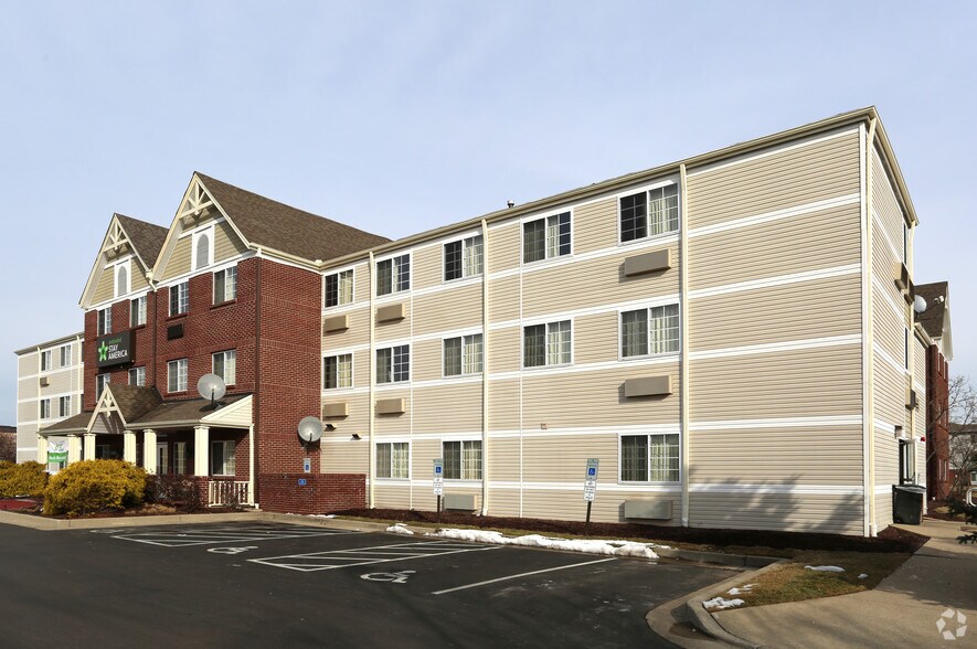 Furnished Studio - Blue Ash