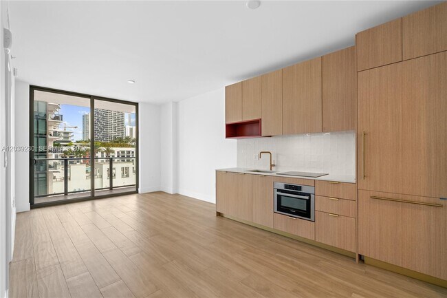 Building Photo - 90 NE 32nd St
