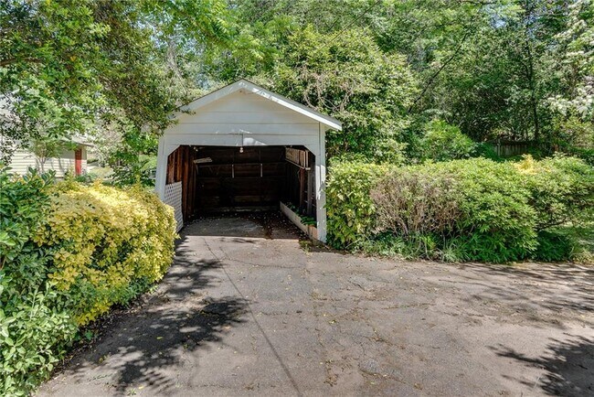 Foto del edificio - 812 Adair Ave NE