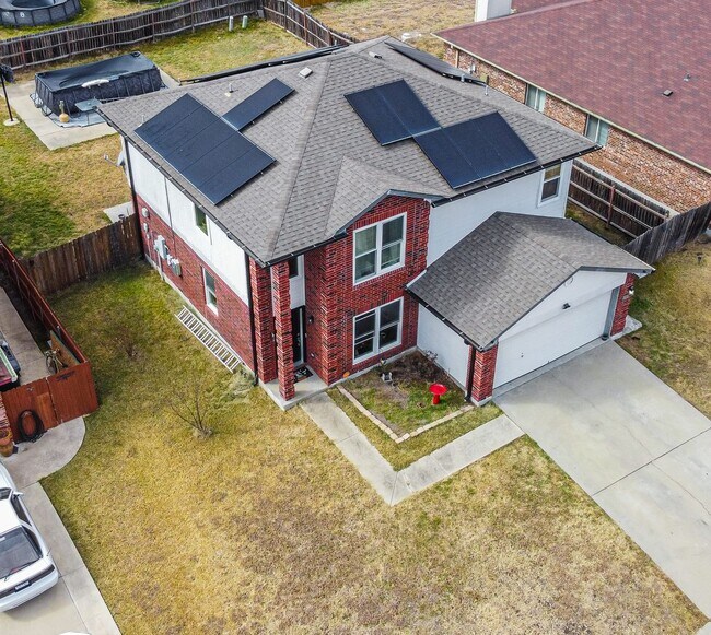 Foto del edificio - 2-Story 3 Bedroom, 3 Bathroom Home with Solar Panels!!!