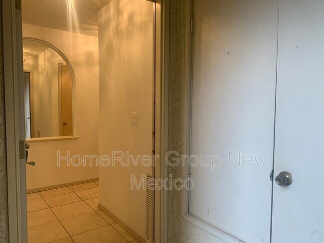 Building Photo - 807 Country Club Dr SE