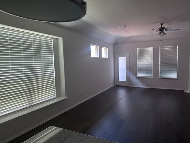 Building Photo - 335 Freestall Dr