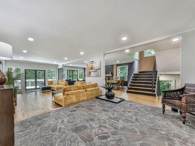 Foto del edificio - 120 Huntcliff Point NE