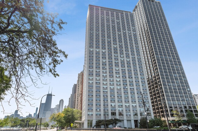 Foto del edificio - 1550 N Lake Shore Dr