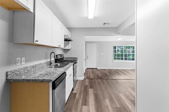 Building Photo - 1104 Southampton Dr