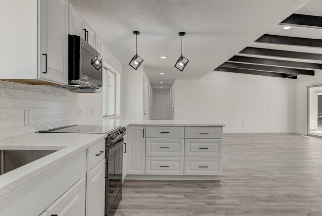 Building Photo - 933 W 2300 N