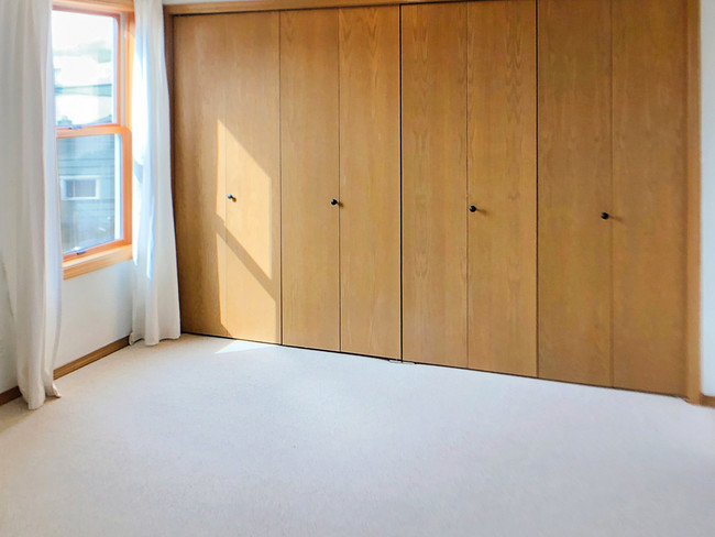 Master closet - 3828 Beach Dr SW