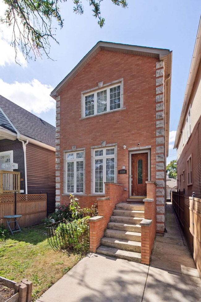 Building Photo - 1724 N Keeler Ave